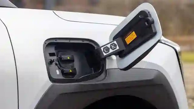 Новость EVOLUTE (Тихо едет, громко лает: чем удивил доступный российский электромобиль)